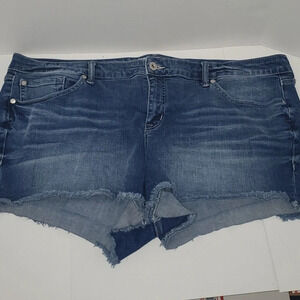 Torrid Medium Wash Frayed Denim Jean Shorts Women’s Size 24